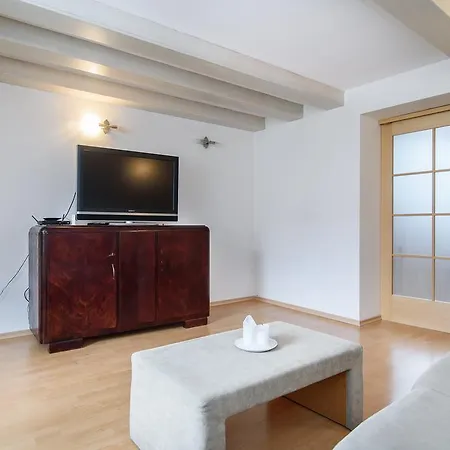 Spacious In Old Town דירה