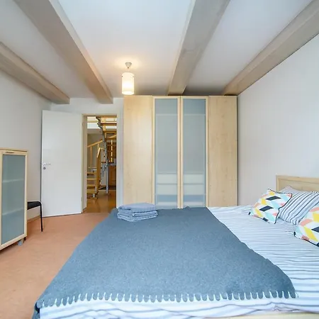 Spacious In Old Town דירה