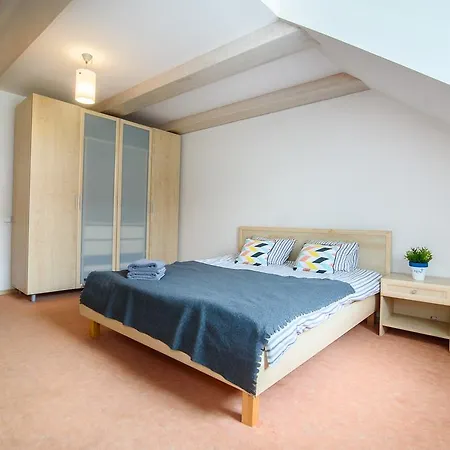 Spacious In Old Town דירה *